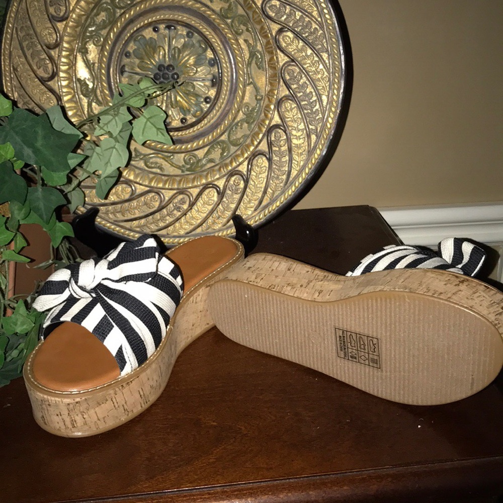 Shoes - Picture 2 of 6